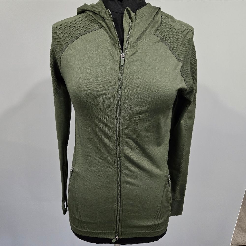 🐢 Fabletics Kiley Seamless Hooded Jacket. Size S/M like new.